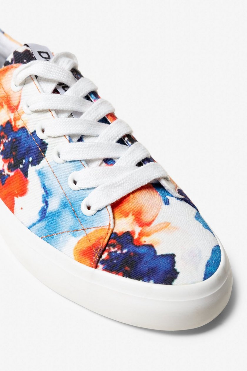 Flower top tennis shoes