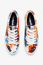 Load image into Gallery viewer, Camo Flower Tennis Shoes